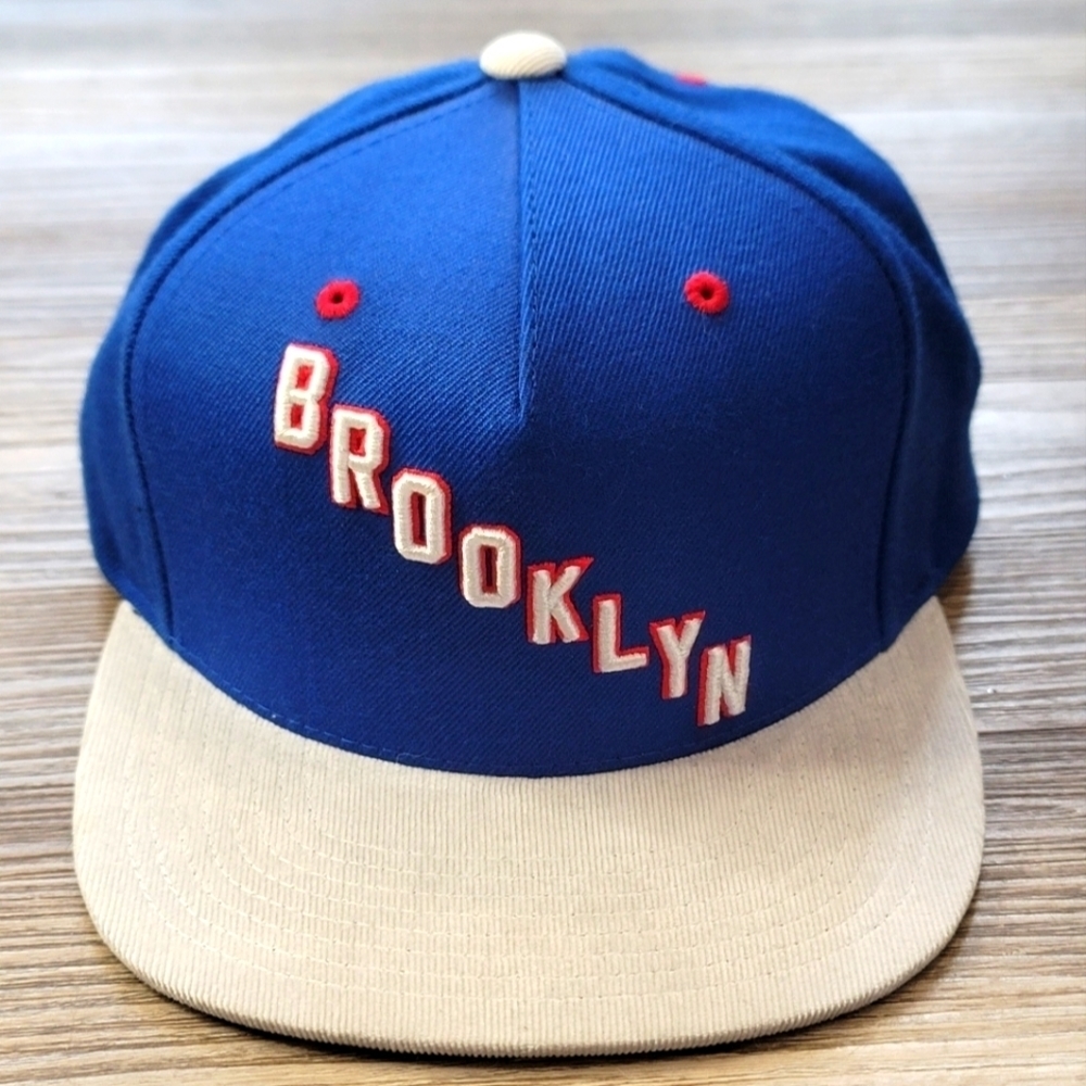 (nwt)-nhl Mitchell and Ness Vintage Brooklyn Americans Adjustable Leather Strap